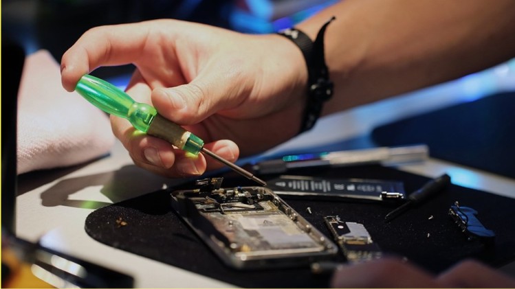 MOBILE & LAPTOP REPAIRING TECHNICIAN